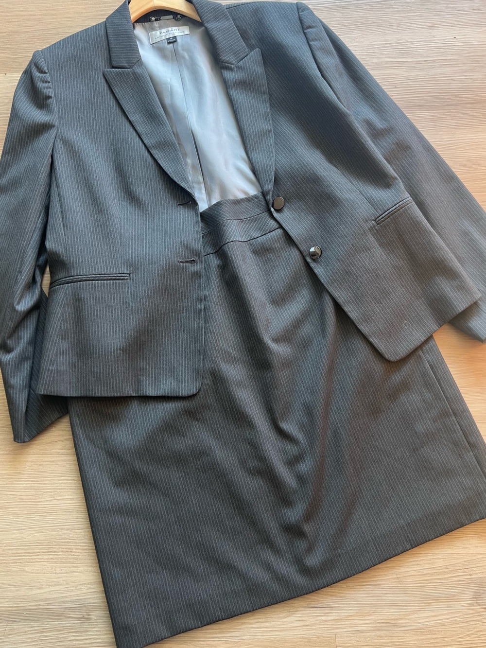 NWT Tahari/Arthur Levine Pinstripe Suit • 16